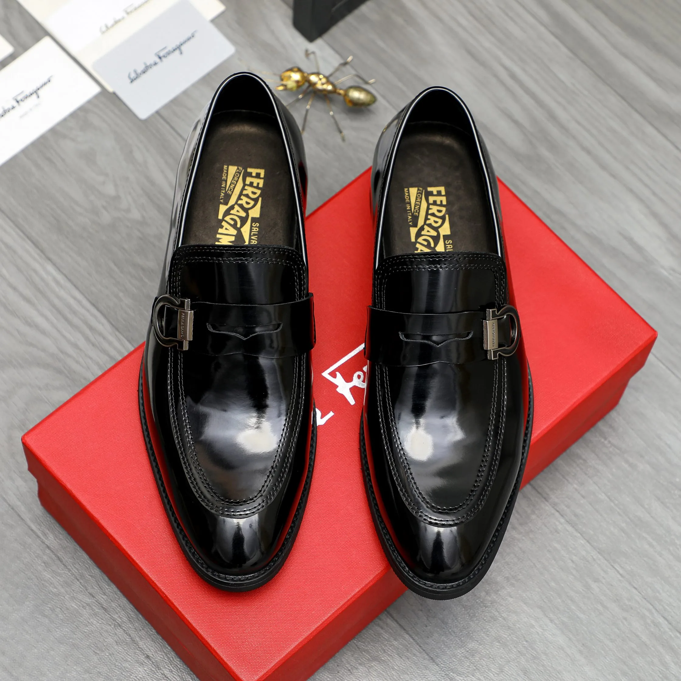 Men's shoes 💰460 Product trademark: Ferragamo "Ferragamo" business slip-on leather shoes Regular size: 39-44 Product materials: Selected high-quality pearlescent cowhide upper, cowhide lining, original outsole